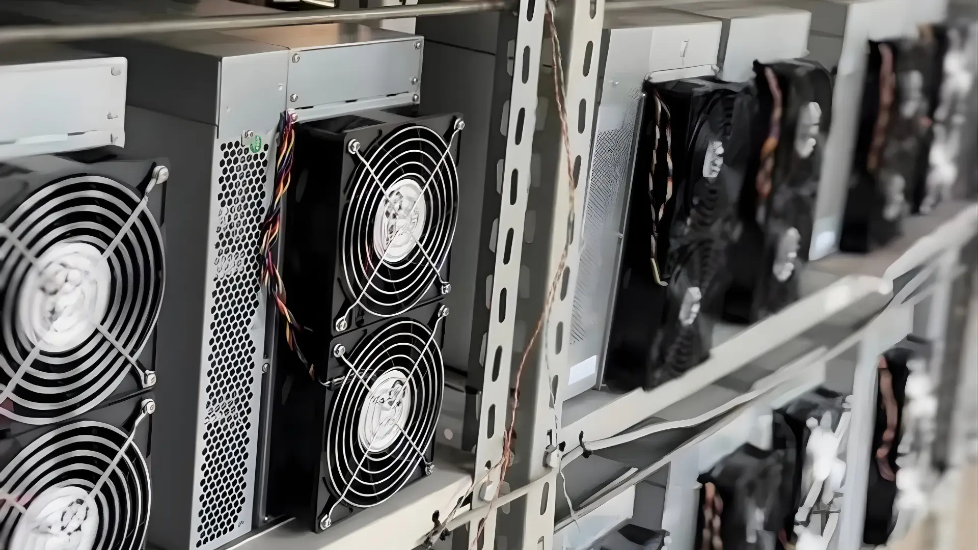AntRack V2 Bitmain : Rig Hydro Officiel 24 kW — 4 Antminer